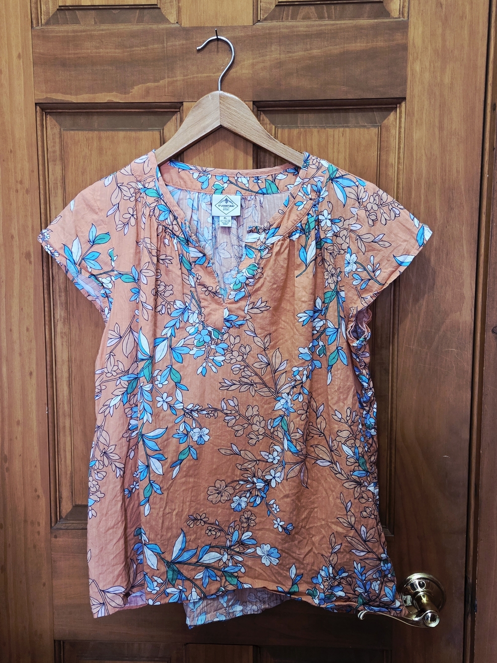 Petite Women’s Floral V-Neck Short Sleeve Top - Coral Peach